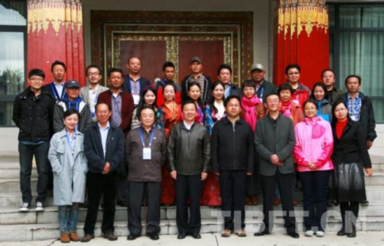 《中国唐卡文化档案》参会人员合影